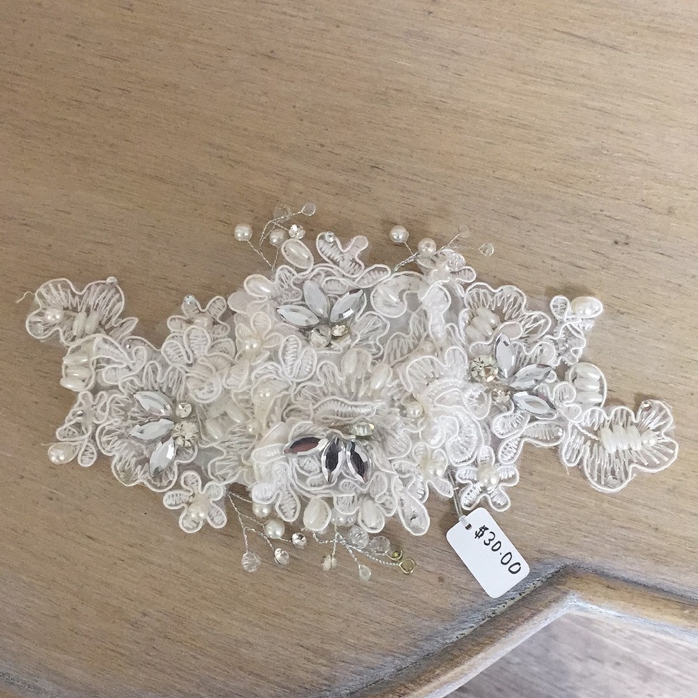 Bridal hair accessory